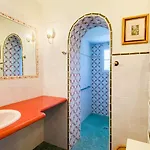 De Plain Pied A L Interieur Des Remparts