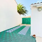 De Plain Pied A L Interieur Des Remparts Villa