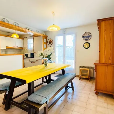 Vila De Plain Pied A L Interieur Des Remparts *