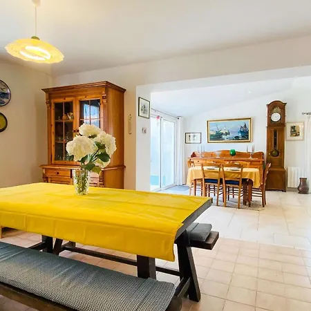 De Plain Pied A L Interieur Des Remparts Vila Saint-Martin-de-Ré