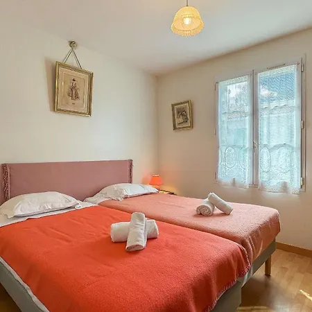 Vila De Plain Pied A L Interieur Des Remparts