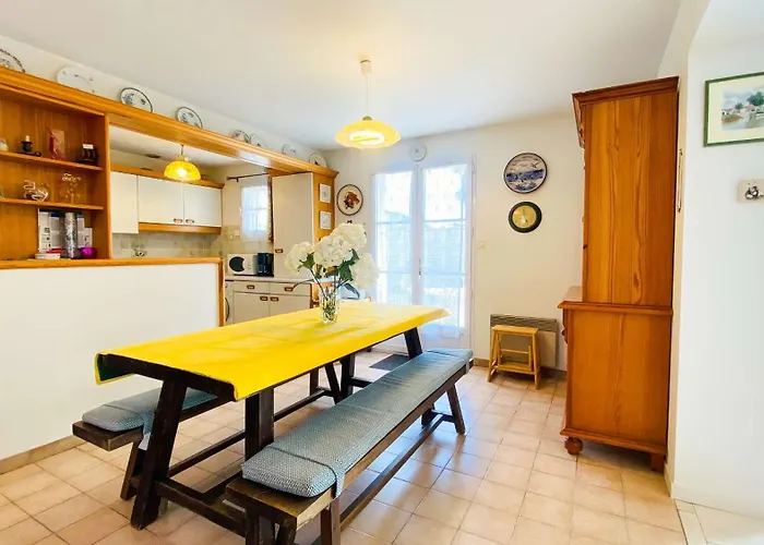 Vila De Plain Pied A L Interieur Des Remparts *