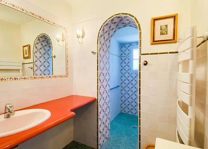 De Plain Pied A L Interieur Des Remparts