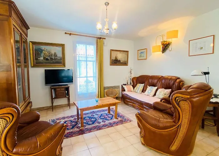 Vila De Plain Pied A L Interieur Des Remparts *