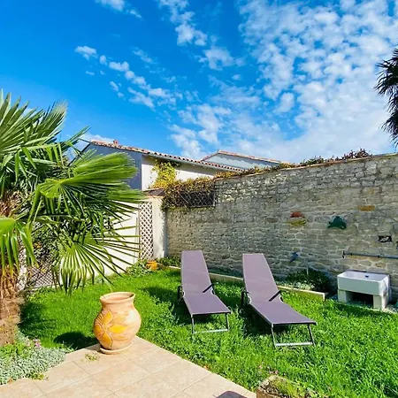 De Plain Pied A L Interieur Des Remparts Villa Saint-Martin-de-Re