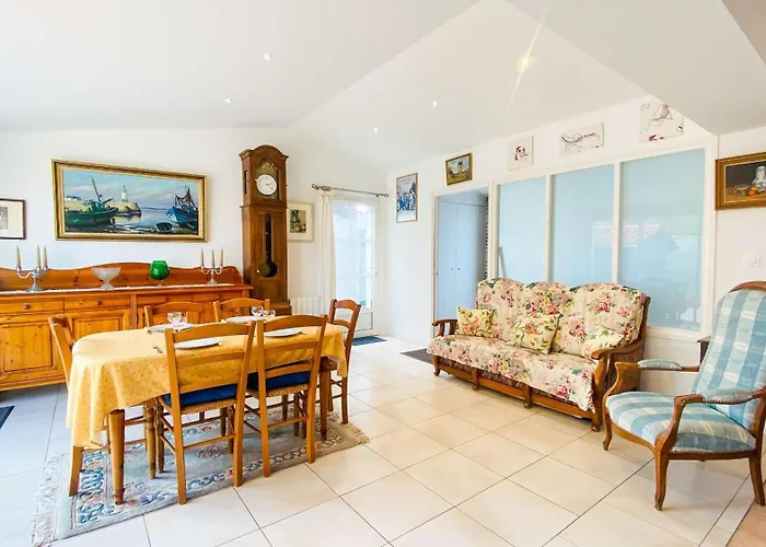 Villa De Plain Pied A L Interieur Des Remparts *