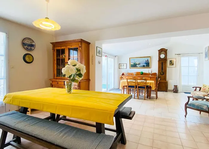 De Plain Pied A L Interieur Des Remparts Villa Saint-Martin-de-Re