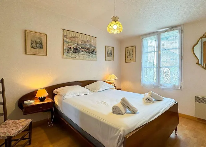 De Plain Pied A L Interieur Des Remparts Villa